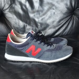 New Balance Men's Navy Blue and Red Retro Sneakers